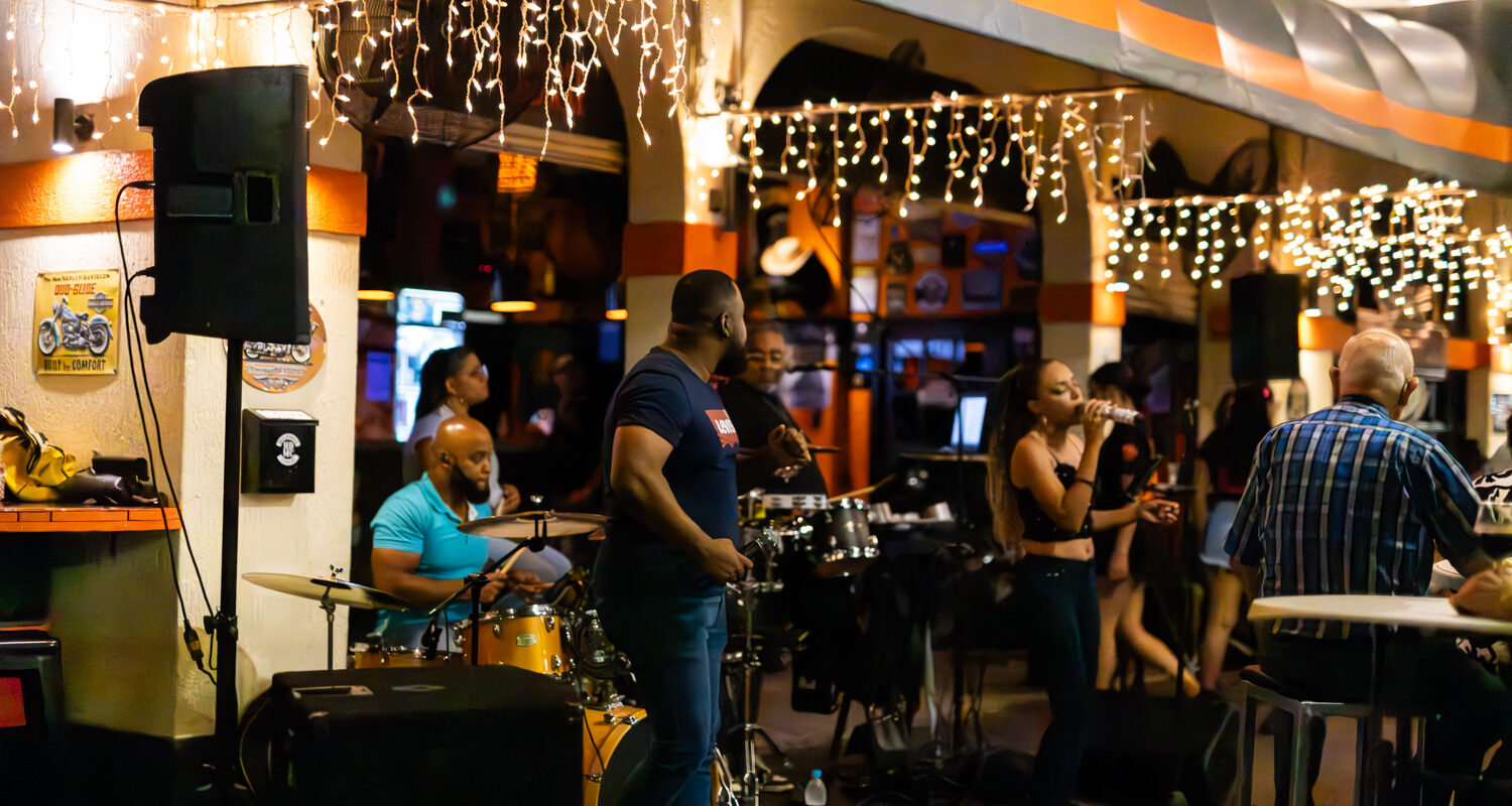 band by bar
