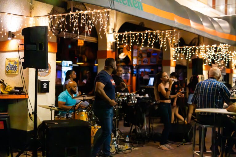 band by bar