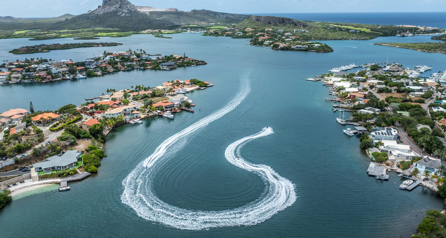 zigzag water speed boat