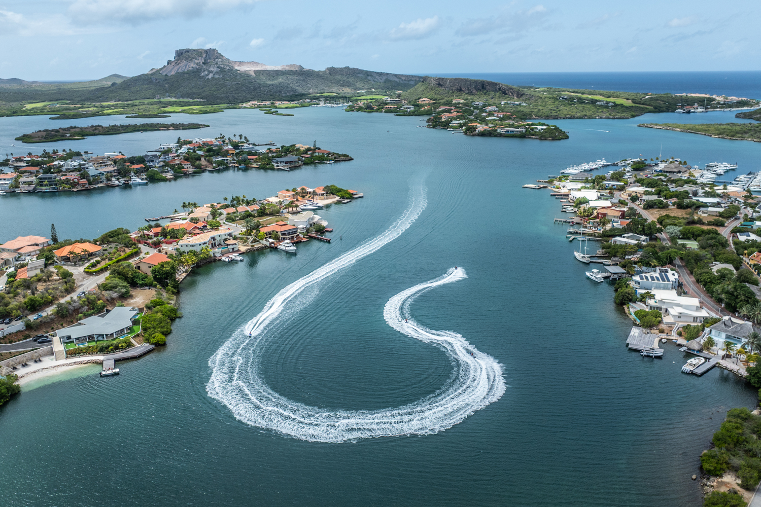 zigzag water speed boat